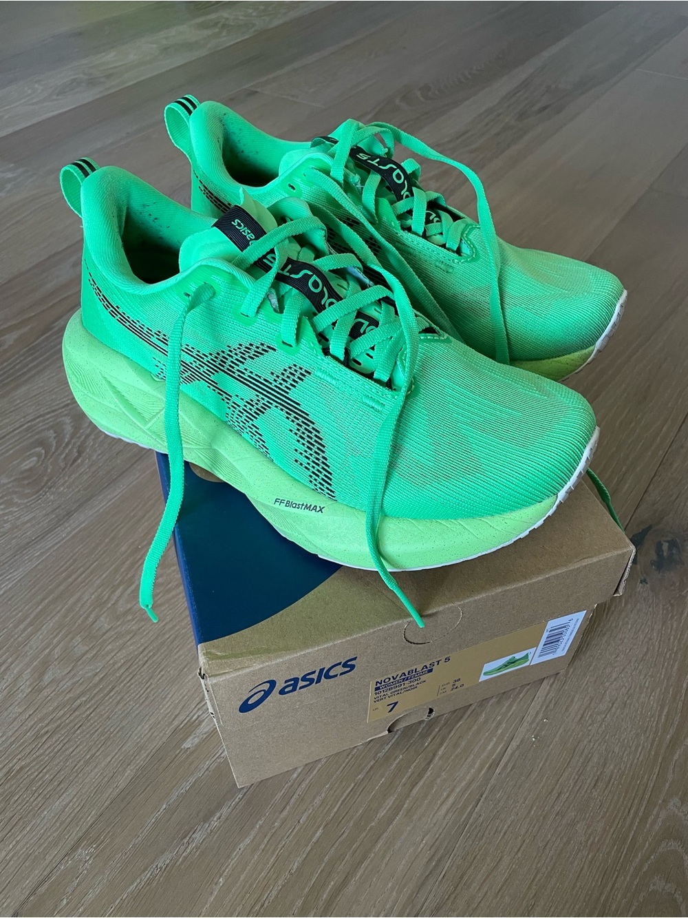 Asics Women’s Novablast 5 Ekiden Running Shoes: Color Vital Green Black Size 7